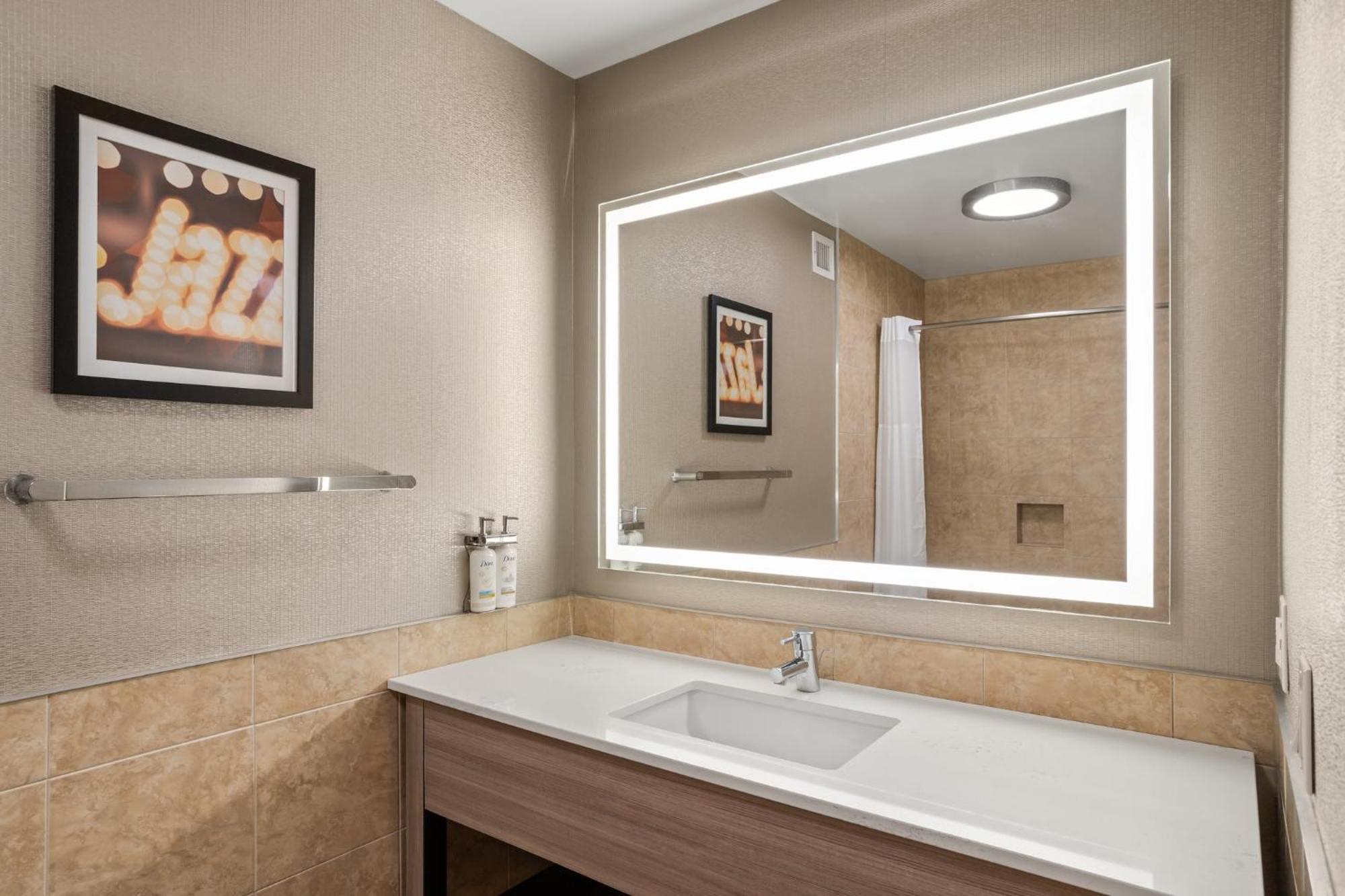 Holiday Inn Baton Rouge College Drive I-10 By Ihg Exterior foto