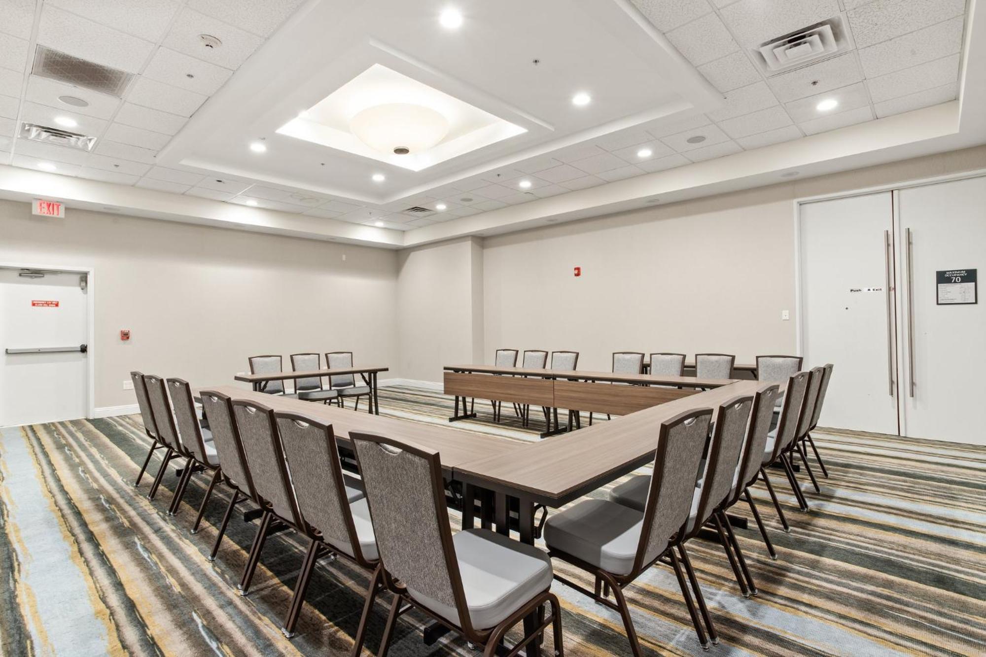 Holiday Inn Baton Rouge College Drive I-10 By Ihg Exterior foto